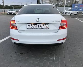 Interni di Skoda Octavia in affitto in Crimea. Un'ottima auto da 5 posti con cambio Automatico.