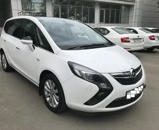 Noleggio auto Opel Zafira 2014 in Crimea, con carburante Benzina e 150 cavalli di potenza ➤ A partire da 3190 RUB al giorno.