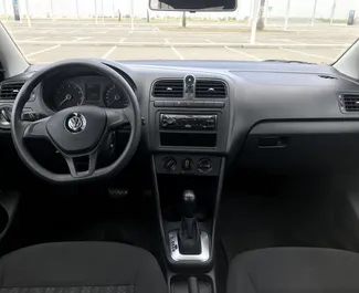 Noleggio auto Volkswagen Polo Sedan 2018 in Crimea, con carburante Benzina e 110 cavalli di potenza ➤ A partire da 1400 RUB al giorno.