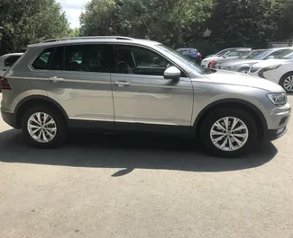 Noleggio Volkswagen Tiguan. Auto Comfort, Crossover per il noleggio in Crimea ✓ Cauzione di Deposito di 30000 RUB ✓ Opzioni assicurative RCT, CDW.