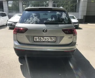 Volkswagen Tiguan 2019 disponibile per il noleggio all'aeroporto di Simferopol, con limite di chilometraggio di 250 km/giorno.