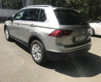 Interni di Volkswagen Tiguan in affitto in Crimea. Un'ottima auto da 5 posti con cambio Automatico.