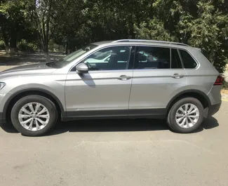 Volkswagen Tiguan 2019 con sistema A trazione anteriore, disponibile all'aeroporto di Simferopol.