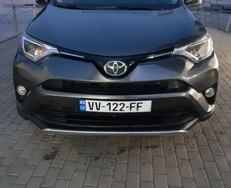 Vista frontale di un noleggio Toyota Rav4 a Tbilisi, Georgia ✓ Auto #1888. ✓ Cambio Automatico TM ✓ 1 recensioni.