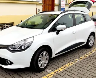 Vista frontale di un noleggio Renault Clio Grandtour a Praga, Cechia ✓ Auto #395. ✓ Cambio Manuale TM ✓ 0 recensioni.