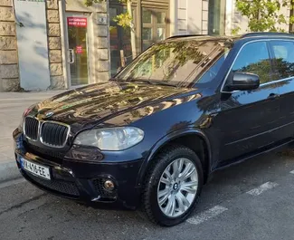 Vista frontale di un noleggio BMW X5 a Tbilisi, Georgia ✓ Auto #1307. ✓ Cambio Automatico TM ✓ 12 recensioni.