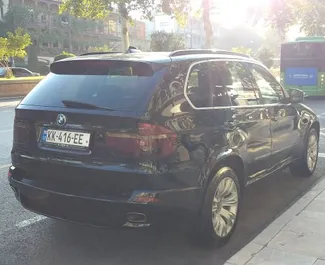 Noleggio auto BMW X5 2012 in Georgia, con carburante Benzina e 350 cavalli di potenza ➤ A partire da 178 GEL al giorno.