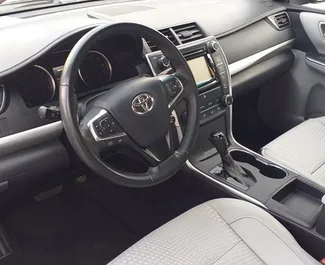 Noleggio auto Toyota Camry 2015 in Georgia, con carburante Benzina e 161 cavalli di potenza ➤ A partire da 152 GEL al giorno.