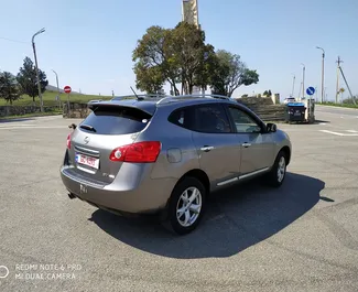 Noleggio auto Nissan Rogue 2013 in Georgia, con carburante Benzina e 180 cavalli di potenza ➤ A partire da 128 GEL al giorno.