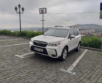 Vista frontale di un noleggio Subaru Forester a Tbilisi, Georgia ✓ Auto #1458. ✓ Cambio Automatico TM ✓ 6 recensioni.