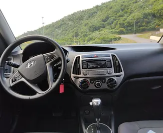 Noleggio auto Hyundai i20 2013 in Montenegro, con carburante Benzina e 74 cavalli di potenza ➤ A partire da 33 EUR al giorno.