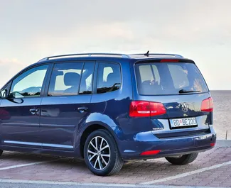 Noleggio auto Volkswagen Touran 2014 in Montenegro, con carburante Diesel e 100 cavalli di potenza ➤ A partire da 30 EUR al giorno.