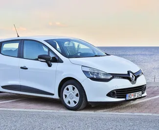 Vista frontale di un noleggio Renault Clio 4 a Budva, Montenegro ✓ Auto #1265. ✓ Cambio Manuale TM ✓ 14 recensioni.