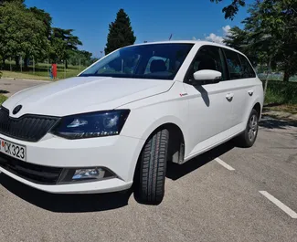 Vista frontale di un noleggio Skoda Fabia Combi in Bar, Montenegro ✓ Auto #2044. ✓ Cambio Automatico TM ✓ 36 recensioni.