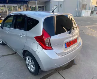 Noleggio auto Nissan Note 2016 a Cipro, con carburante Benzina e 88 cavalli di potenza ➤ A partire da 20 EUR al giorno.