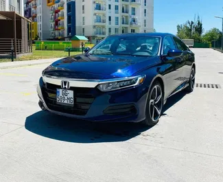 Vista frontale di un noleggio Honda Accord a Tbilisi, Georgia ✓ Auto #2055. ✓ Cambio Automatico TM ✓ 0 recensioni.