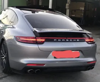 Motore Diesel da 4,0L di Porsche Panamera 2019 per il noleggio in Bar.