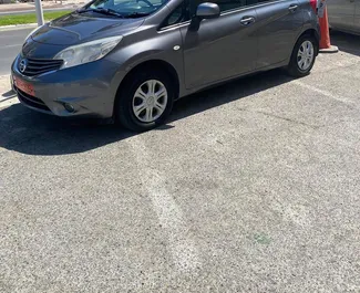 Noleggio auto Nissan Note 2014 a Cipro, con carburante Benzina e 88 cavalli di potenza ➤ A partire da 20 EUR al giorno.