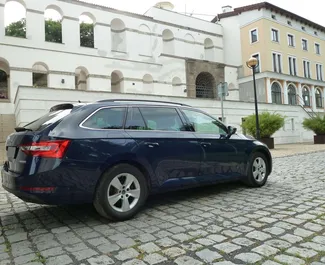 Noleggio auto Skoda Superb Combi #22 Automatico a Praga, dotata di motore 1,6L ➤ Da Vadim in Cechia.