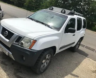 Vista frontale di un noleggio Nissan X-Terra a Kutaisi, Georgia ✓ Auto #2225. ✓ Cambio Manuale TM ✓ 3 recensioni.