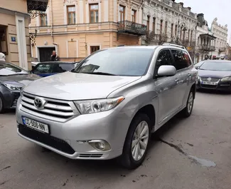 Vista frontale di un noleggio Toyota Highlander a Tbilisi, Georgia ✓ Auto #2227. ✓ Cambio Automatico TM ✓ 2 recensioni.