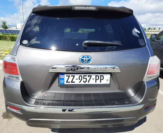 Noleggio auto Toyota Highlander 2012 in Georgia, con carburante Ibrido e 209 cavalli di potenza ➤ A partire da 160 GEL al giorno.