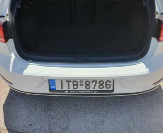 Volkswagen Golf 2019 disponibile per il noleggio a Creta, con limite di chilometraggio di illimitato.