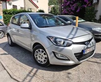 Vista frontale di un noleggio Hyundai i20 in Bar, Montenegro ✓ Auto #2528. ✓ Cambio Automatico TM ✓ 12 recensioni.