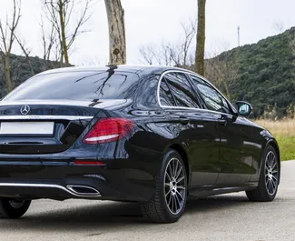 Noleggio Mercedes-Benz E220. Auto Premium per il noleggio in Montenegro ✓ Cauzione di Deposito di 300 EUR ✓ Opzioni assicurative RCT, Passeggeri, Furto.