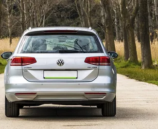 Noleggio Volkswagen Passat Variant. Auto Comfort, Premium per il noleggio in Montenegro ✓ Cauzione di Deposito di 200 EUR ✓ Opzioni assicurative RCT, Passeggeri, Furto.