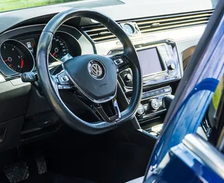 Volkswagen Passat 2016 disponibile per il noleggio in Becici, con limite di chilometraggio di illimitato.