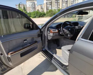 Noleggio auto BMW 730i 2015 in Crimea, con carburante Benzina e 218 cavalli di potenza ➤ A partire da 2242 RUB al giorno.