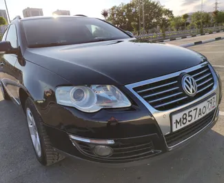 Vista frontale di un noleggio Volkswagen Passat Variant a Simferopol, Crimea ✓ Auto #3082. ✓ Cambio Automatico TM ✓ 0 recensioni.