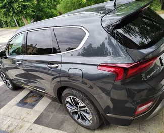 Noleggio Hyundai Santa Fe. Auto Comfort, Crossover per il noleggio in Crimea ✓ Cauzione di Deposito di 30000 RUB ✓ Opzioni assicurative RCT.