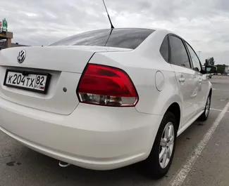 Noleggio Volkswagen Polo Sedan. Auto Economica, Comfort per il noleggio in Crimea ✓ Cauzione di Deposito di 5000 RUB ✓ Opzioni assicurative RCT.