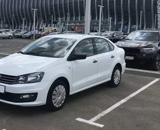 Vista frontale di un noleggio Volkswagen Polo Sedan all'aeroporto di Simferopol, Crimea ✓ Auto #1820. ✓ Cambio Automatico TM ✓ 0 recensioni.