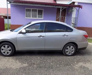 Noleggio Nissan Almera. Auto Economica, Comfort per il noleggio in Crimea ✓ Cauzione di Deposito di 15000 RUB ✓ Opzioni assicurative RCT.