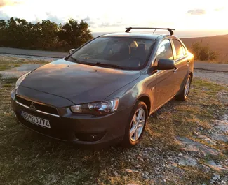 Vista frontale di un noleggio Mitsubishi Lancer a Budva, Montenegro ✓ Auto #3148. ✓ Cambio Manuale TM ✓ 0 recensioni.