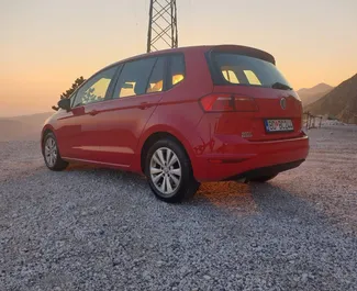 Noleggio Volkswagen Golf Sportsvan. Auto Comfort, Monovolume per il noleggio in Montenegro ✓ Cauzione di Deposito di 200 EUR ✓ Opzioni assicurative RCT, CDW, SCDW, All'estero.