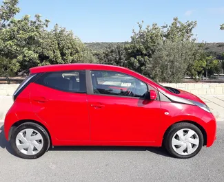 Noleggio auto Toyota Aygo #3164 Automatico a Paphos, dotata di motore 1,0L ➤ Da Metodi a Cipro.