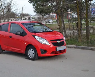 Vista frontale di un noleggio Chevrolet Spark in Yevpatoriya, Crimea ✓ Auto #3201. ✓ Cambio Automatico TM ✓ 0 recensioni.