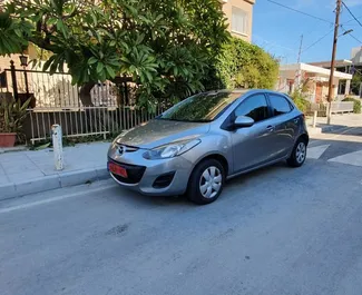 Vista frontale di un noleggio Mazda Demio a Limassol, Cipro ✓ Auto #3293. ✓ Cambio Automatico TM ✓ 7 recensioni.