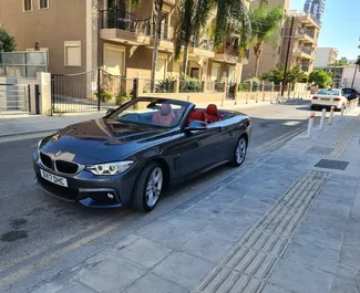 Vista frontale di un noleggio BMW 430i Cabrio a Limassol, Cipro ✓ Auto #3299. ✓ Cambio Automatico TM ✓ 5 recensioni.