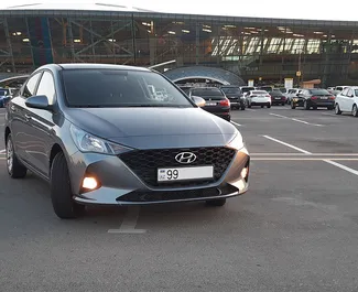 Vista frontale di un noleggio Hyundai Accent a Baku, Azerbaigian ✓ Auto #3487. ✓ Cambio Automatico TM ✓ 0 recensioni.