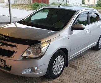 Noleggio Chevrolet Cobalt. Auto Economica per il noleggio in Crimea ✓ Cauzione di Deposito di 10000 RUB ✓ Opzioni assicurative RCT.
