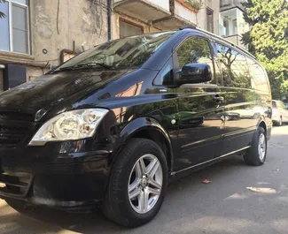 Vista frontale di un noleggio Mercedes-Benz Viano a Baku, Azerbaigian ✓ Auto #3525. ✓ Cambio Automatico TM ✓ 0 recensioni.