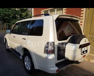 Noleggio auto Mitsubishi Pajero 2012 in Azerbaigian, con carburante Benzina e  cavalli di potenza ➤ A partire da 100 AZN al giorno.