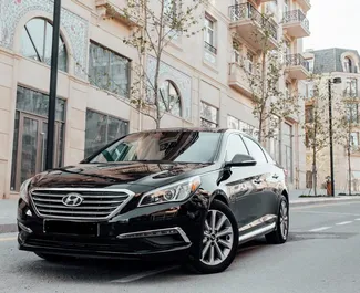 Vista frontale di un noleggio Hyundai Sonata a Baku, Azerbaigian ✓ Auto #3535. ✓ Cambio Automatico TM ✓ 0 recensioni.