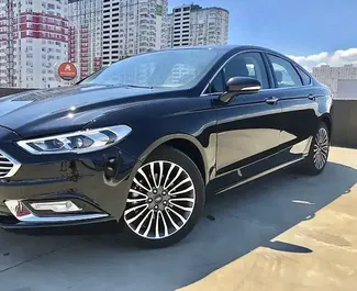 Vista frontale di un noleggio Ford Fusion Sedan a Baku, Azerbaigian ✓ Auto #3581. ✓ Cambio Automatico TM ✓ 0 recensioni.