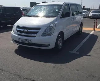 Vista frontale di un noleggio Hyundai H1 a Baku, Azerbaigian ✓ Auto #3528. ✓ Cambio Automatico TM ✓ 1 recensioni.